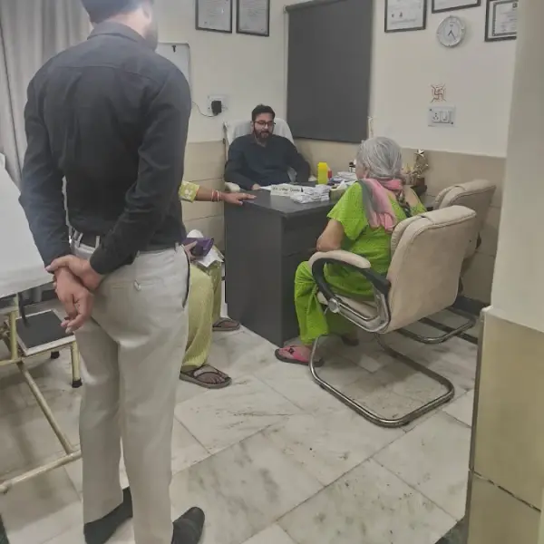 Dr Anuj Gupta