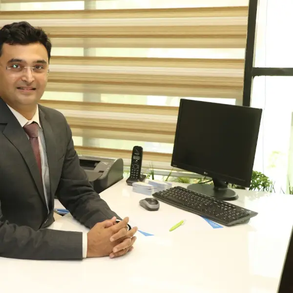Dr Kunal Jhaveri M.D
