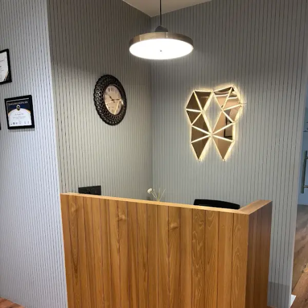 Dr Mosam Dental and Aesthetic Studio