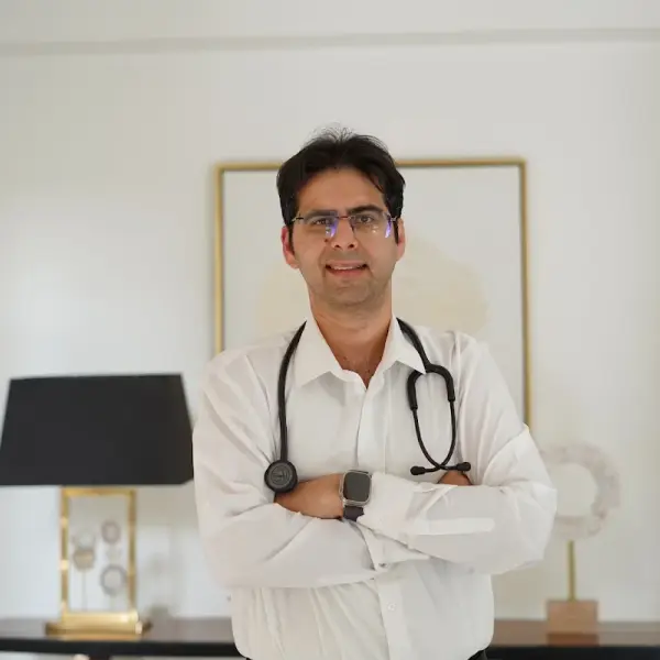 Dr Nitin Saluja