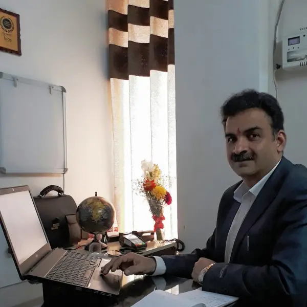 Dr Sudhir Bhola
