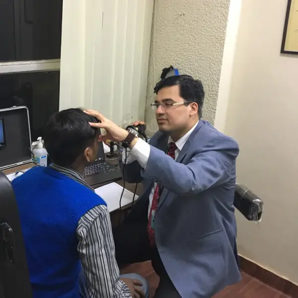 Dr Vineet Narula