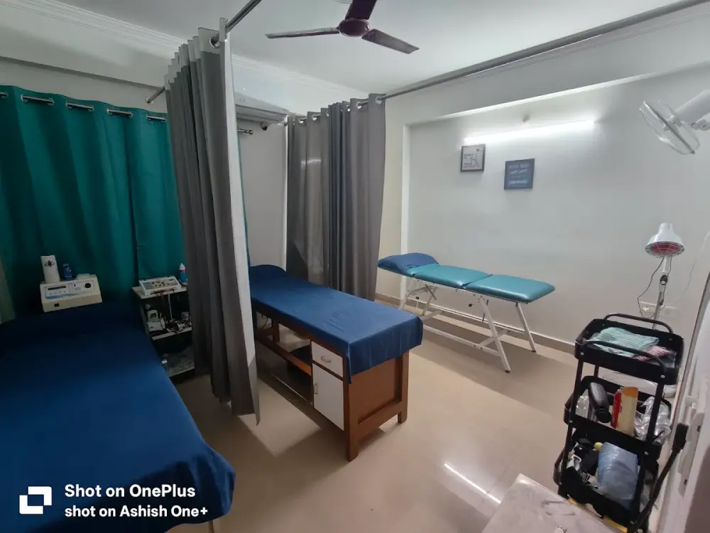STRETCH & SPINE PHYSIOTHERAPY CLINIC, Amrapali Dream Valley, Noida